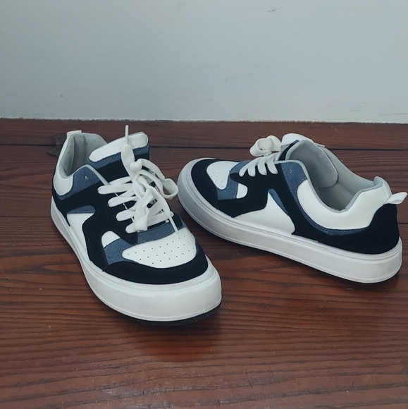 Shoes - Picture 9 of 12